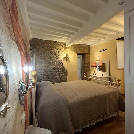 - The House With Well And The Frescos Palace Cortona