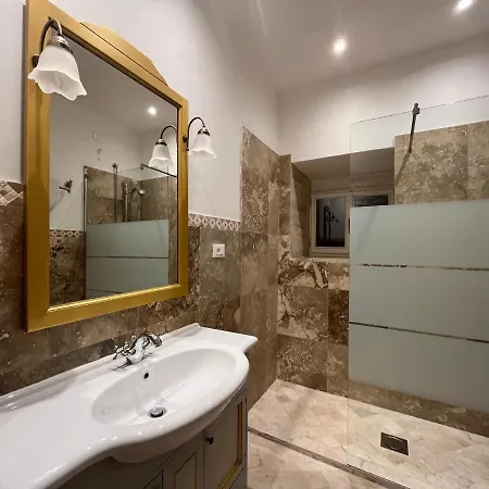 - The House With Well And The Frescos Palace Appartamento *