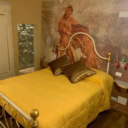 - The House With Well And The Frescos Palace Appartamento