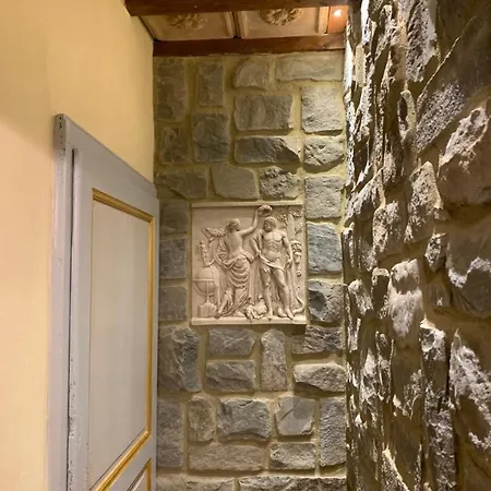 - The House With Well And The Frescos Palace * Cortona