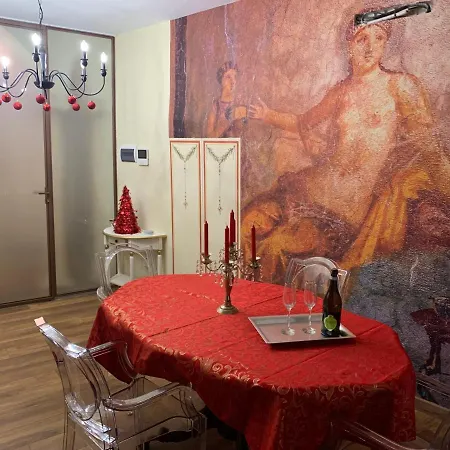 Apartment - The House With Well And The Frescos Palace