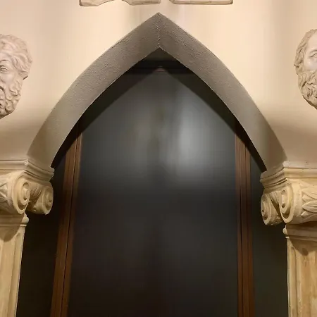 - The House With Well And The Frescos Palace Apartment