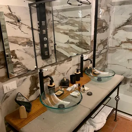 - The House With Well And The Frescos Palace Apartment Cortona