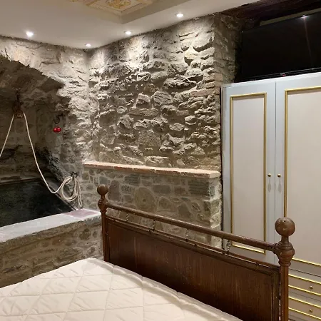 - The House With Well And The Frescos Palace Apartment