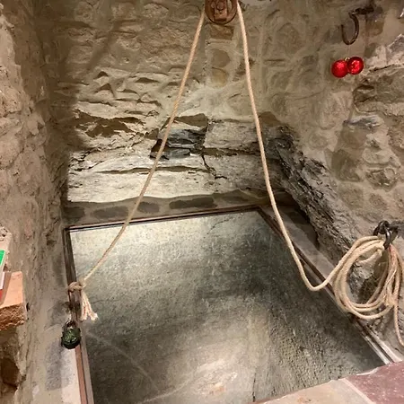 - The House With Well And The Frescos Palace * Cortona